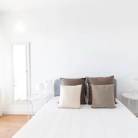 Global Properties, Con Vistas Al Mar,